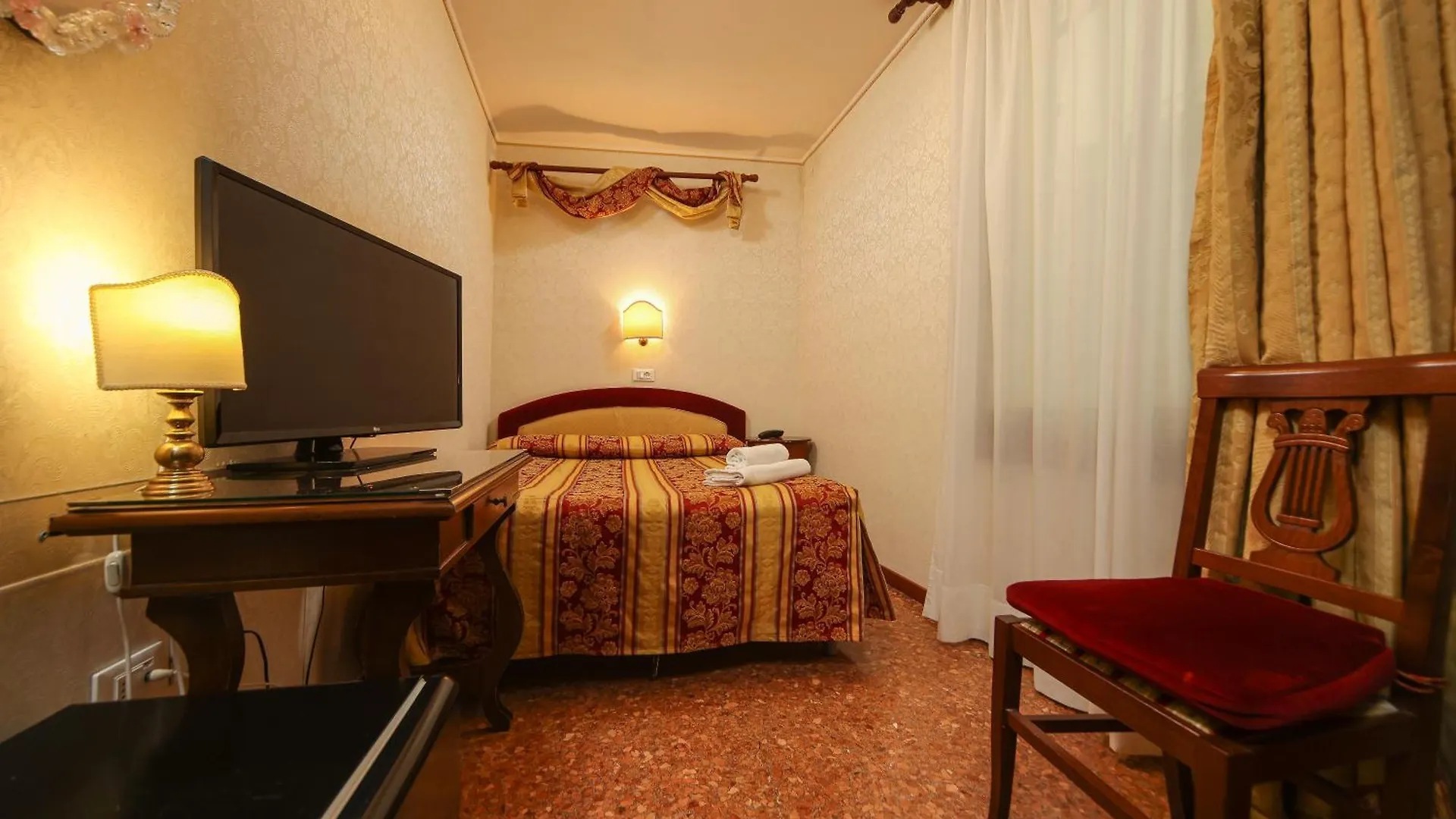Hotel Da Bruno Venice 3*,